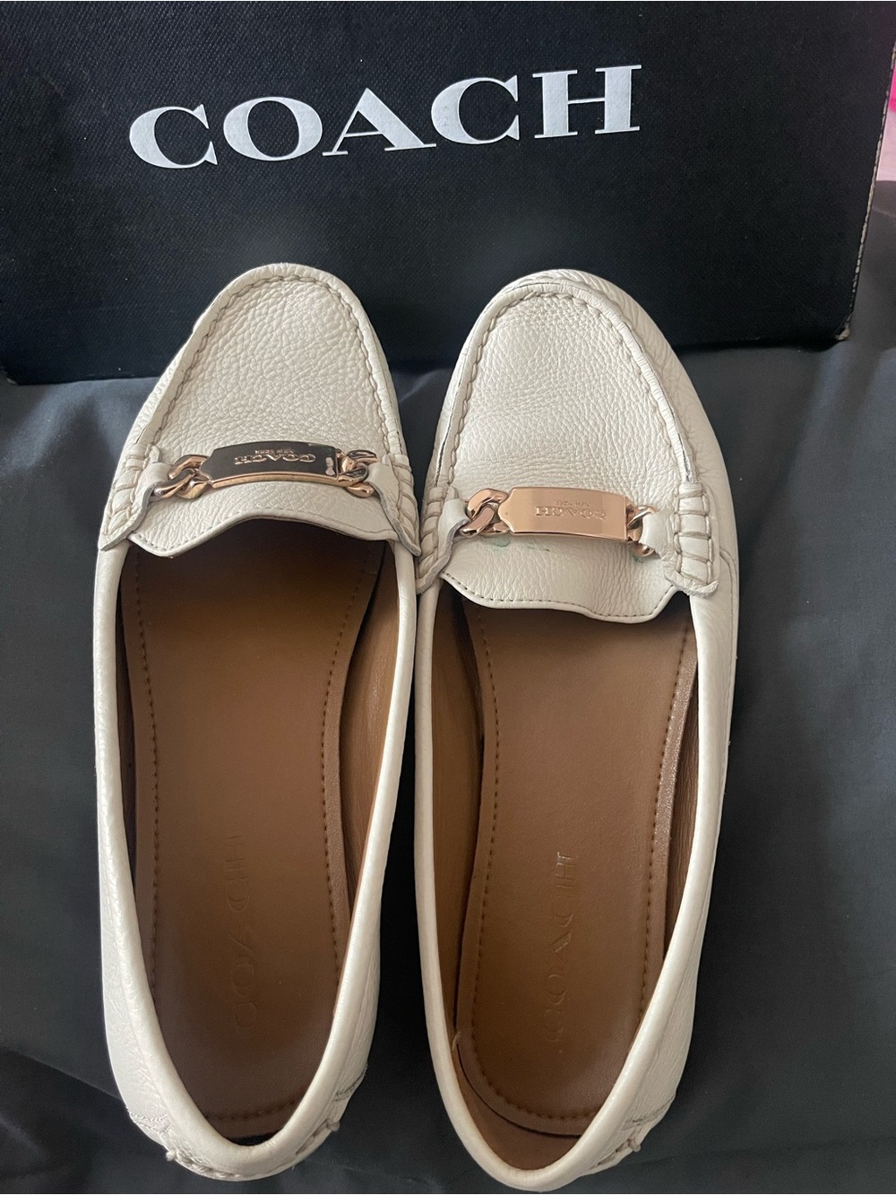 Coach Pebbled Leather Gold Buckle White Loafer Flats Chic Preppy Size 9